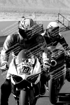 media/Oct-03-2022-Moto Forza (Mon) [[5f077a3730]]/Around the Pits/